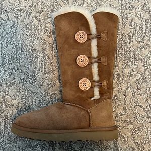 Ugg Bailey Button Triplet women’s size 6
